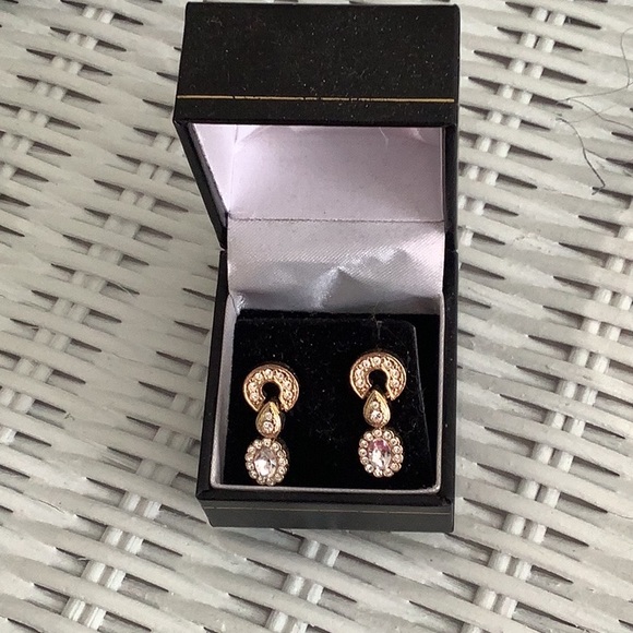 Pierced Earrings costume jewelry gold studded round white stones are bea… - Picture 1 of 5